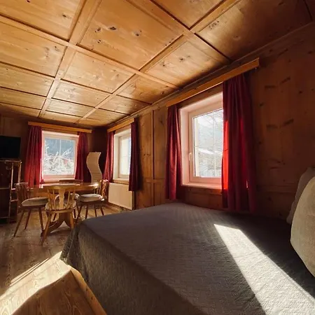 Feriehus Gaestehaus Hoamat'l Bach (Tyrol)